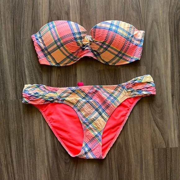 Bikini Swimsuit - Picture 1 of 7